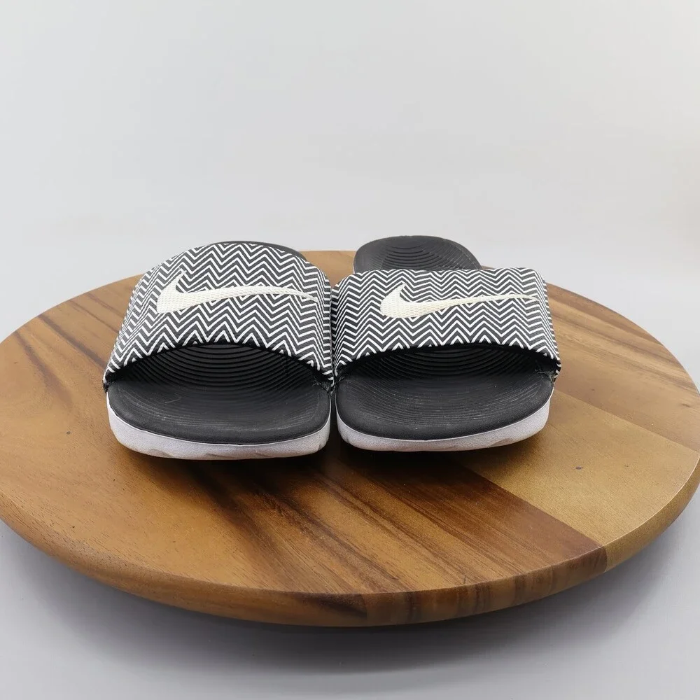 Nike Men's US 10 Black / White Chevron Print Slide Sandals Slides